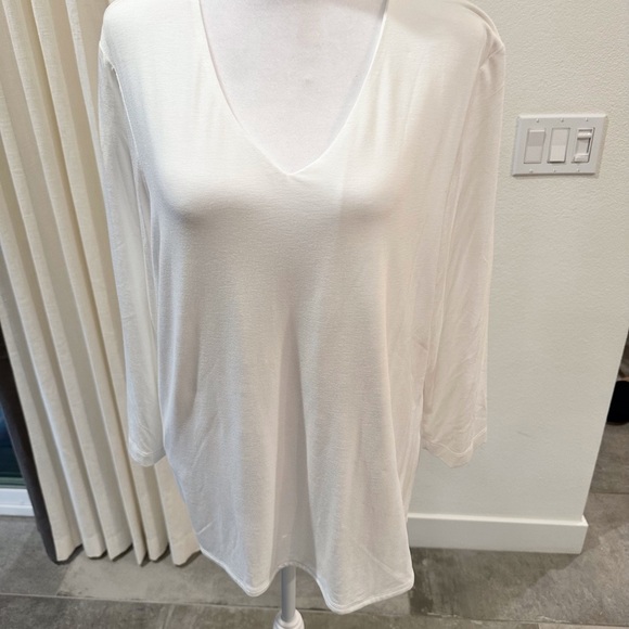 CHICO’S WHITE V-NECK LONG SLEEVE TOP - Picture 2 of 5